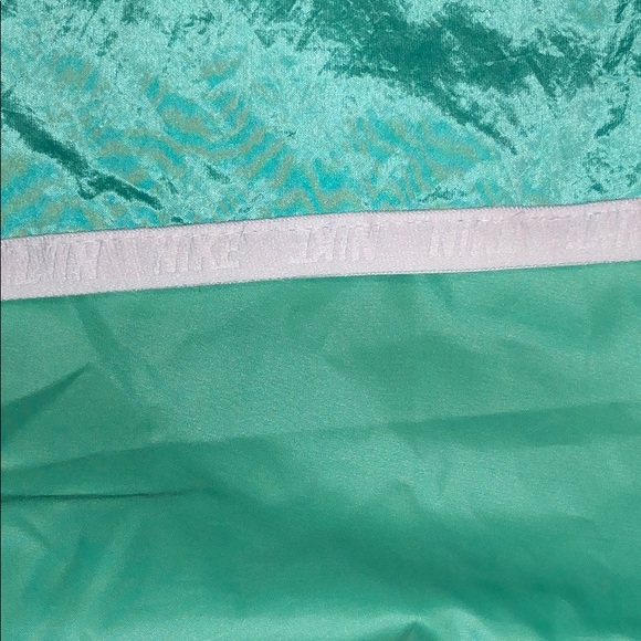 NIKE Windbreaker Women’s Jacket Green Small EUC - Picture 9 of 10